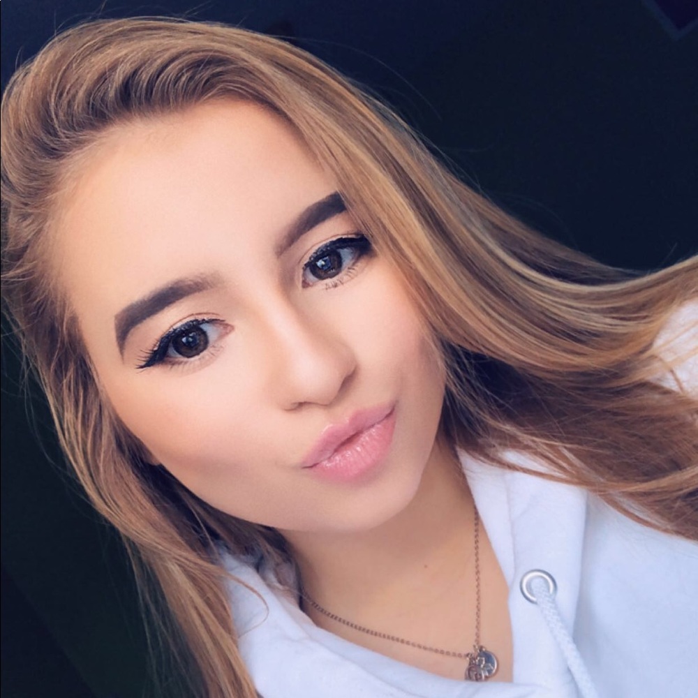 Meet your Posher, Anastasia